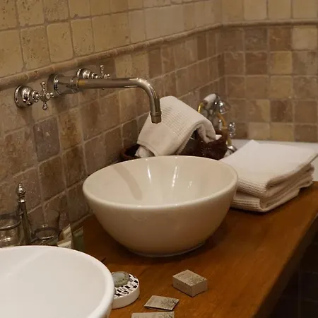 Manoir Des Douets Fleuris Hotel
