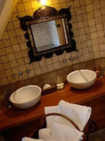 Hotel Manoir Des Douets Fleuris