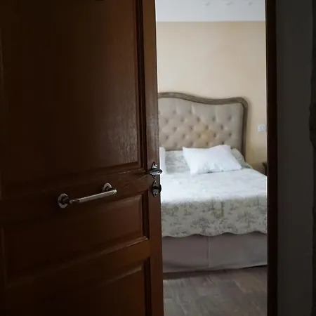 Manoir Des Douets Fleuris Hotel