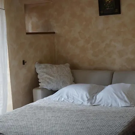 Manoir Des Douets Fleuris Hotel