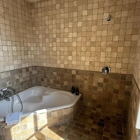 Отель Manoir Des Douets Fleuris Канкаль